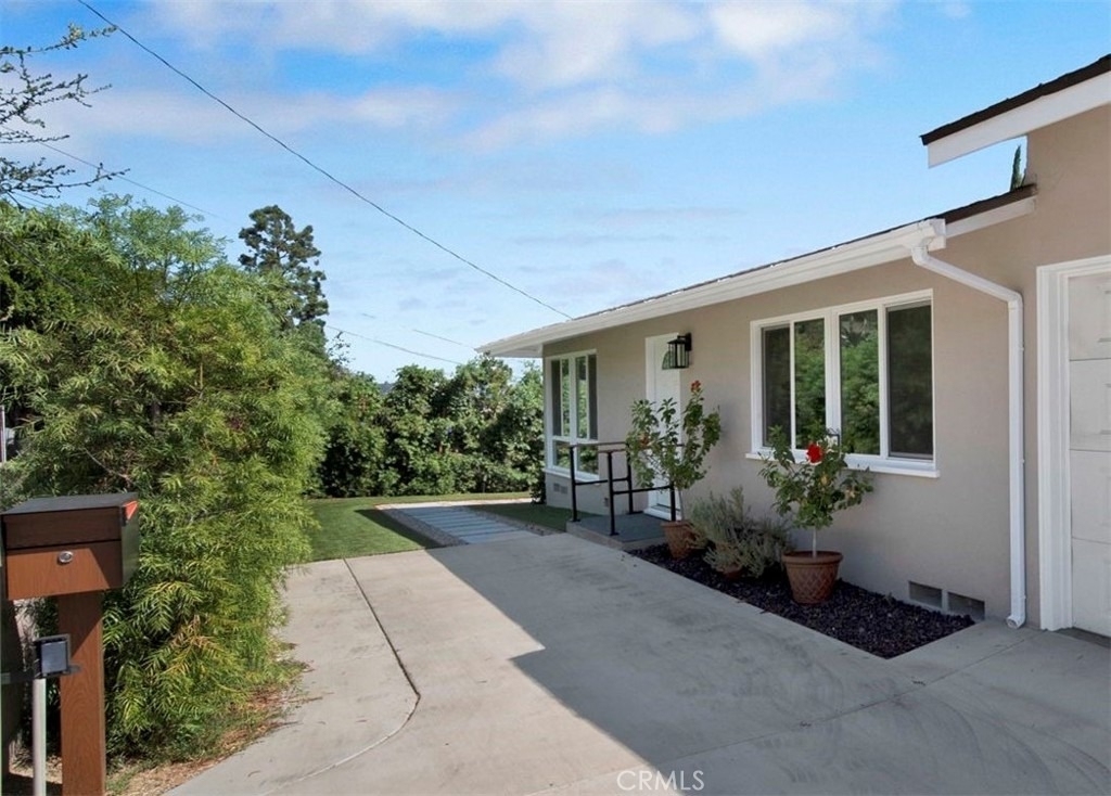 90 W Highland Avenue - Photo 1