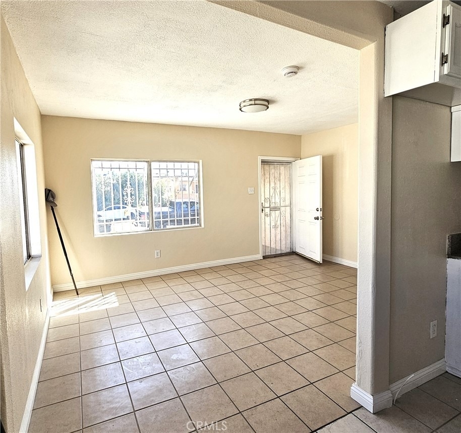 1445 W 82nd - Photo 4
