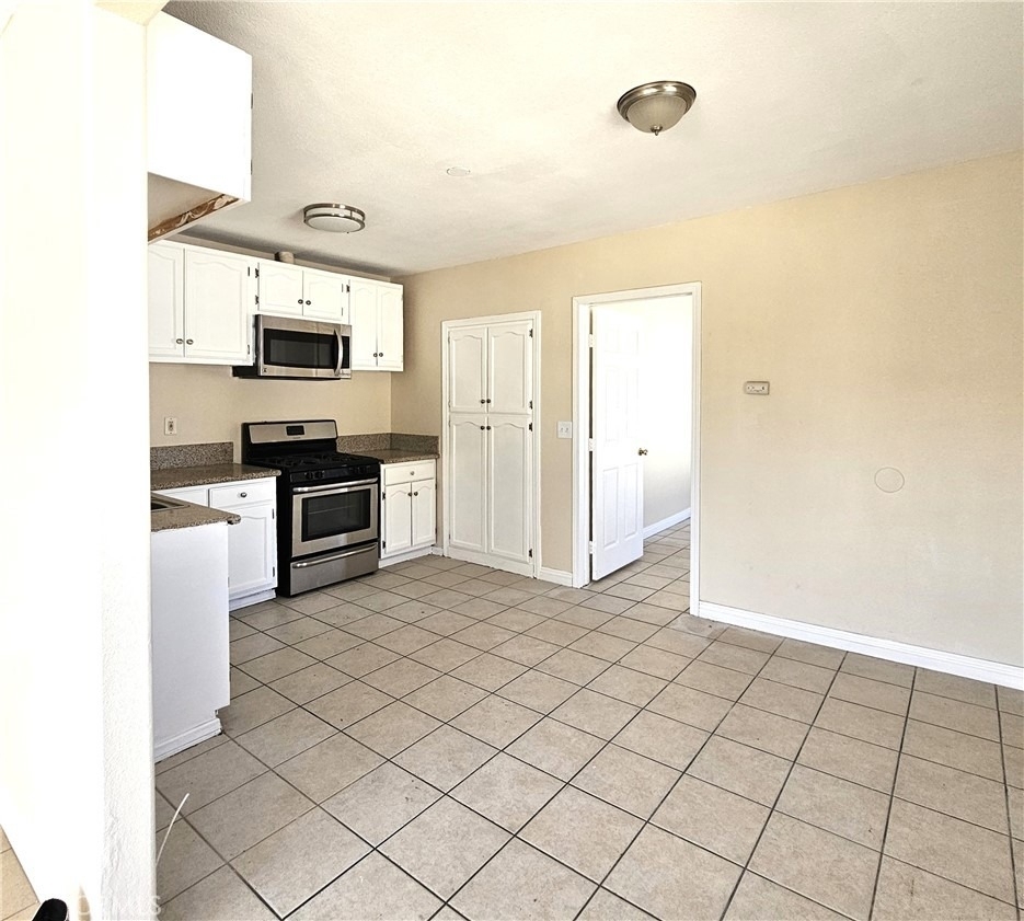 1445 W 82nd - Photo 2
