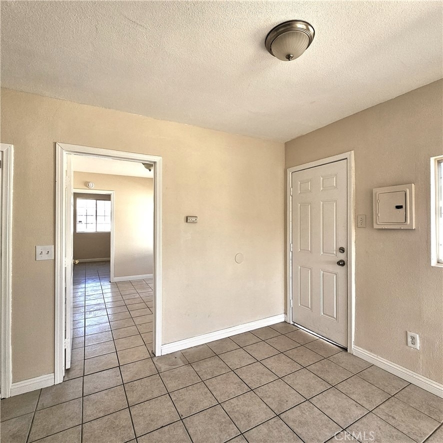 1445 W 82nd - Photo 3