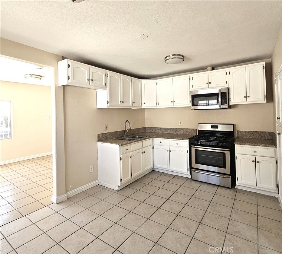 1445 W 82nd - Photo 1