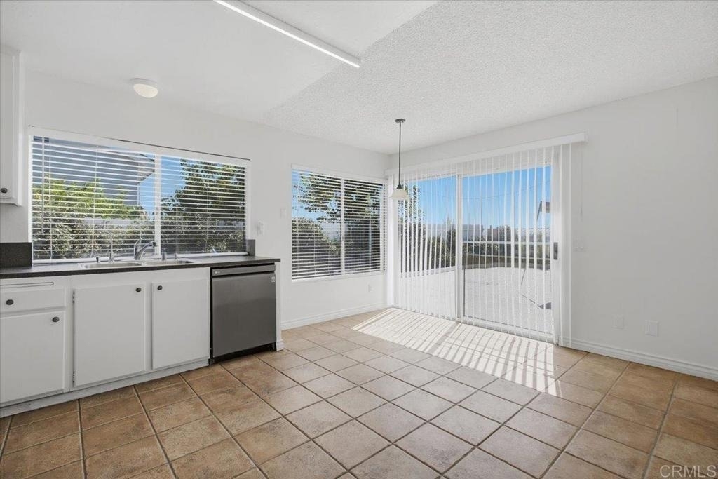 6859 Paris Way - Photo 5