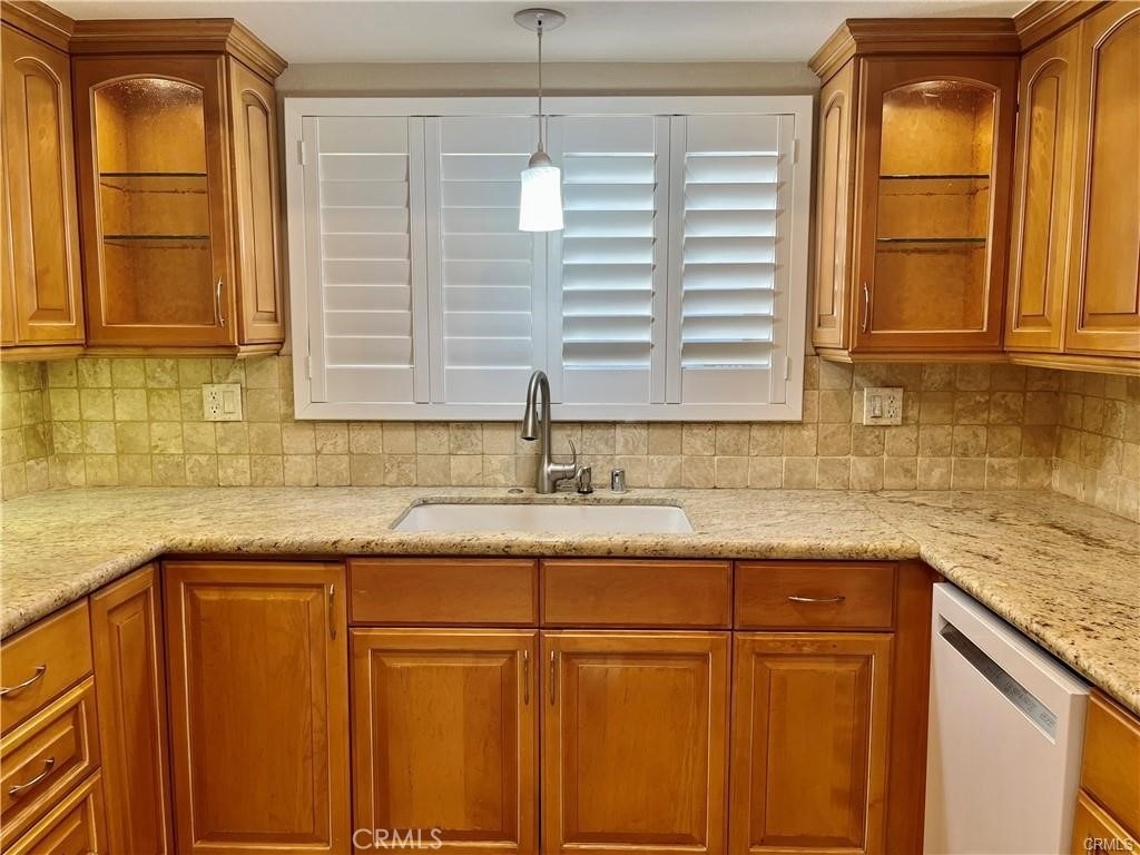 21821 Burbank Boulevard - Photo 8