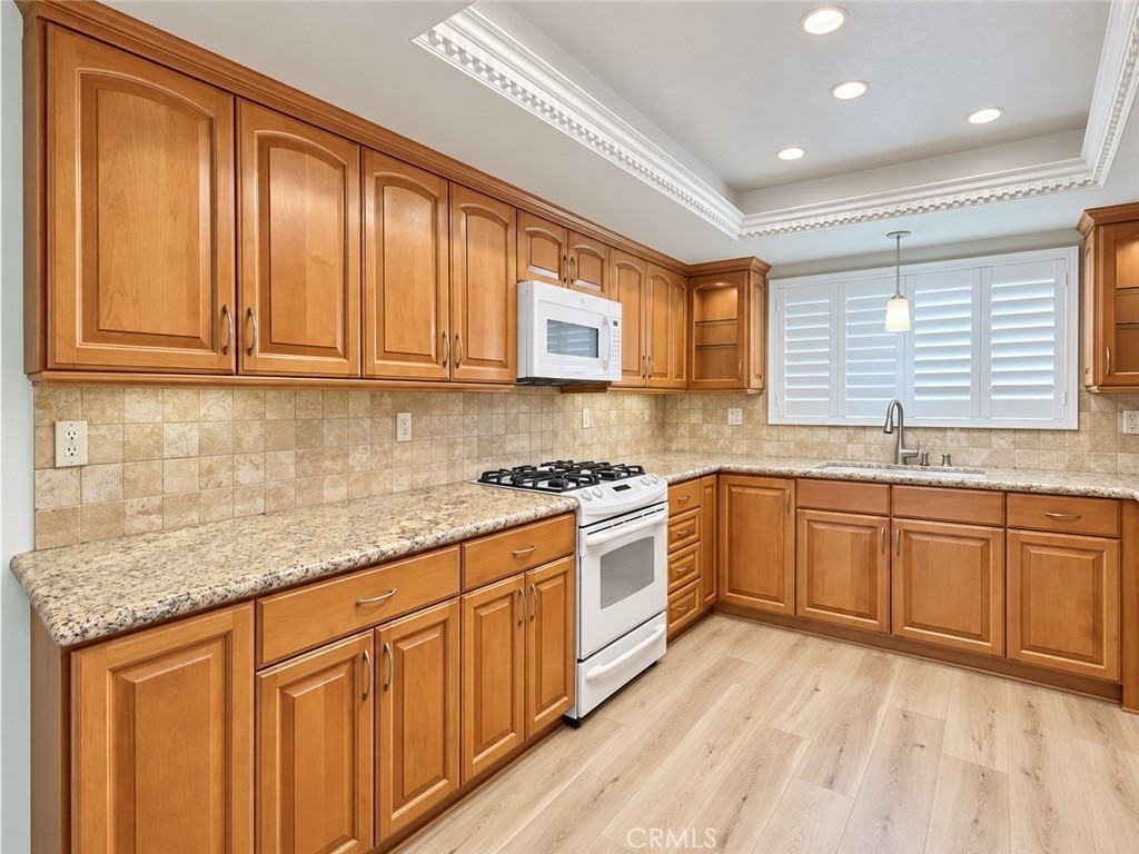 21821 Burbank Boulevard - Photo 6