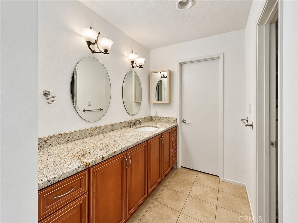 21821 Burbank Boulevard - Photo 26