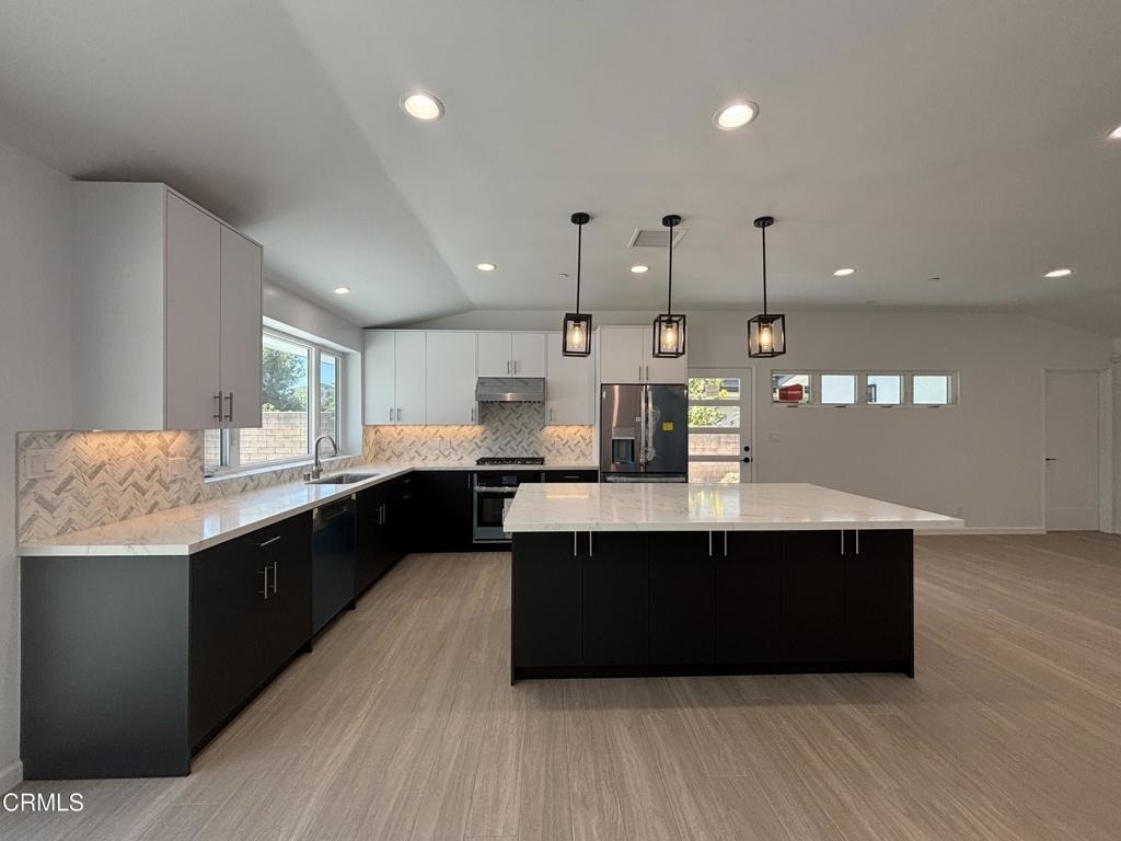2230 Sherwood Place - Photo 2