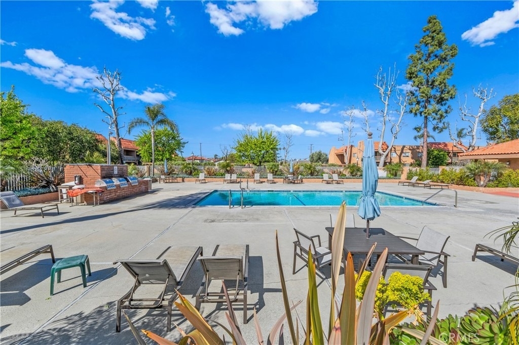 6600 Warner Avenue - Photo 26