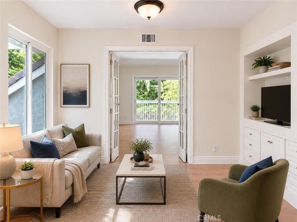 9881 Foxrun Drive - Photo 7