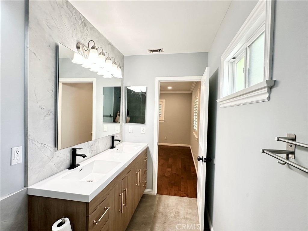 2649 N Parish - Photo 20