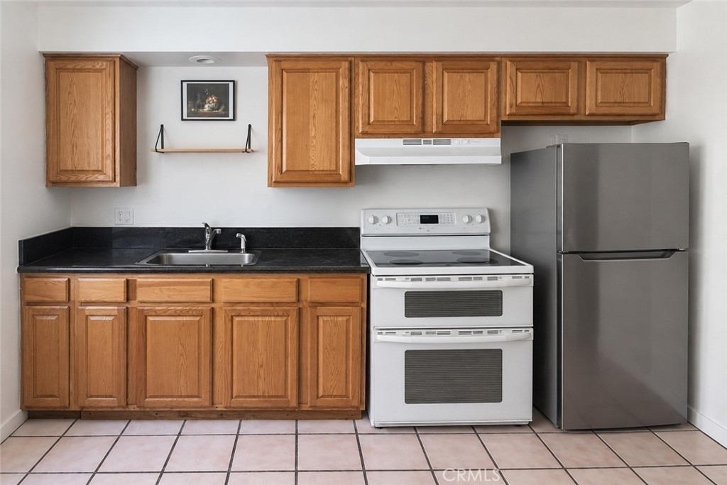 315 E 8th Street - Photo 3