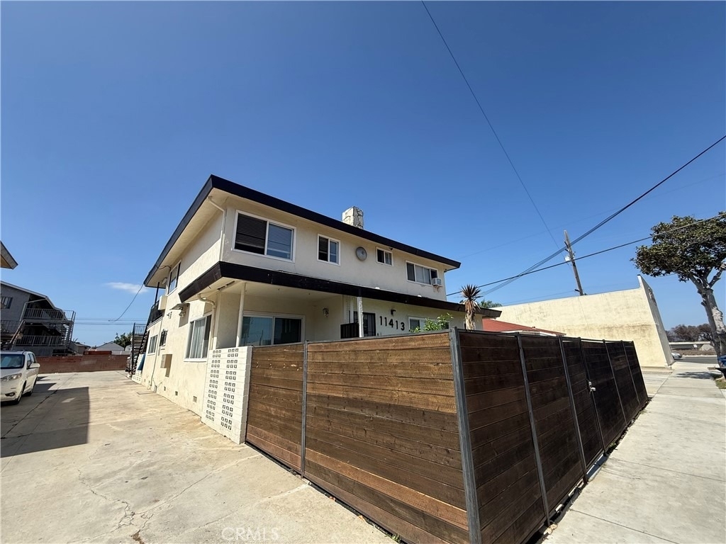 11413 Menlo - Photo 1