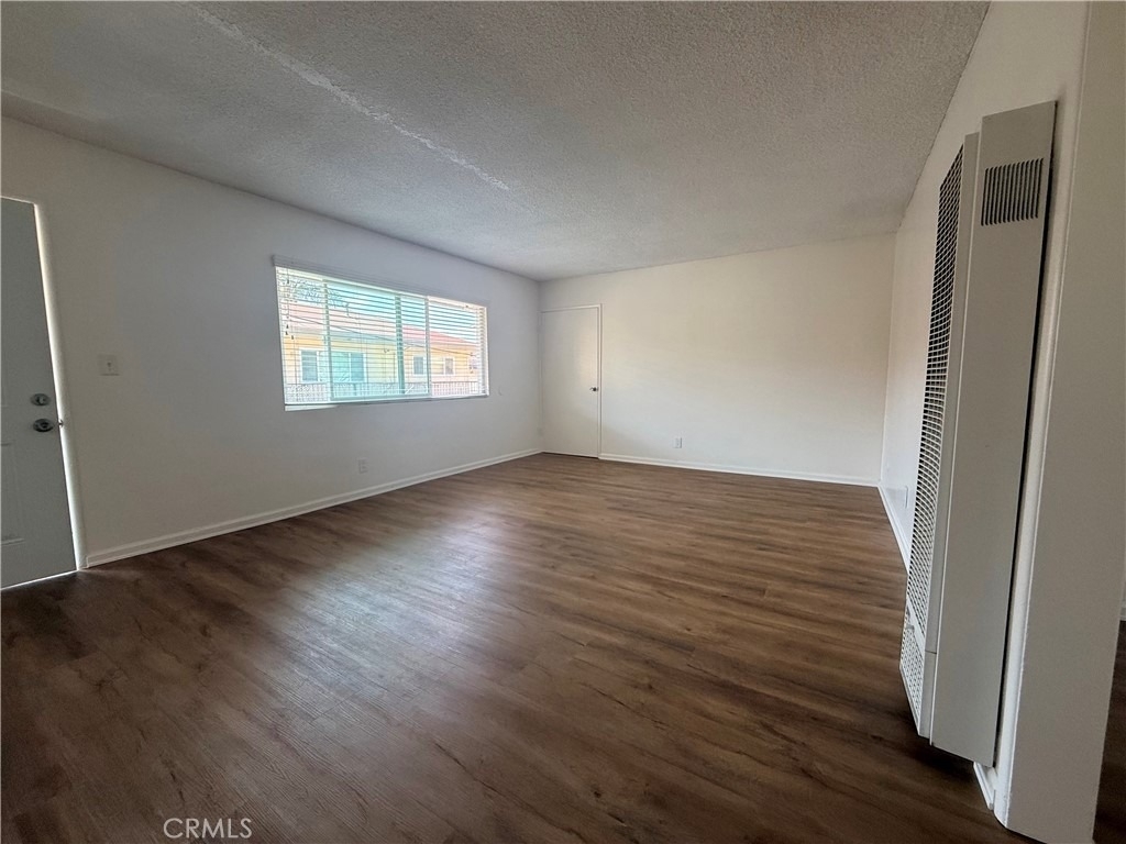 11413 Menlo - Photo 3