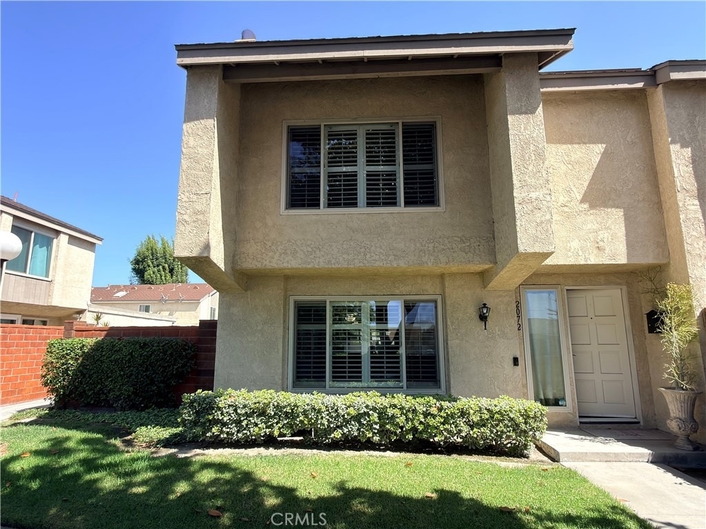 2072 S West - Photo 0