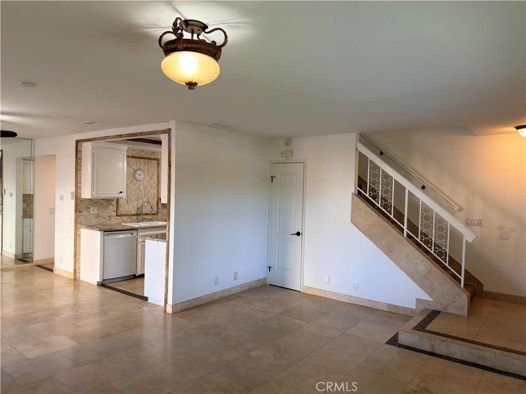 2072 S West - Photo 11