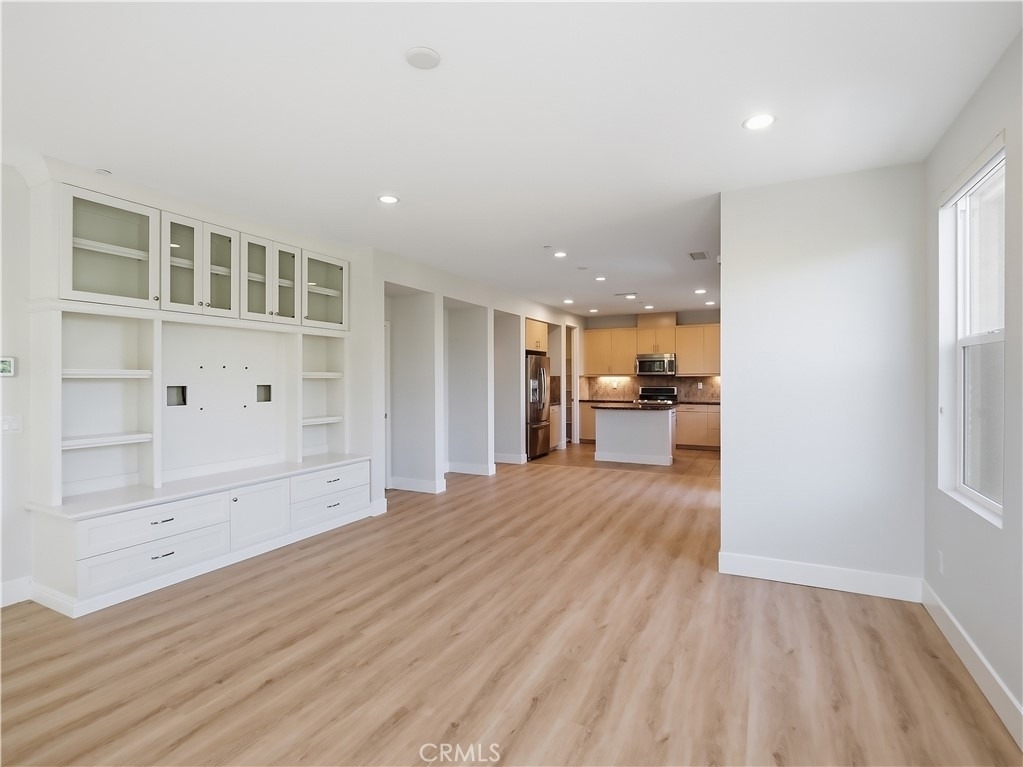 1 Vantis Drive - Photo 3