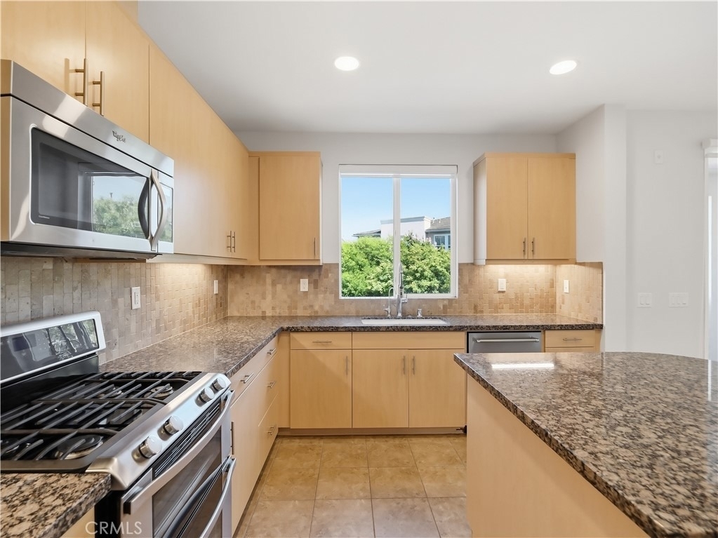 1 Vantis Drive - Photo 11