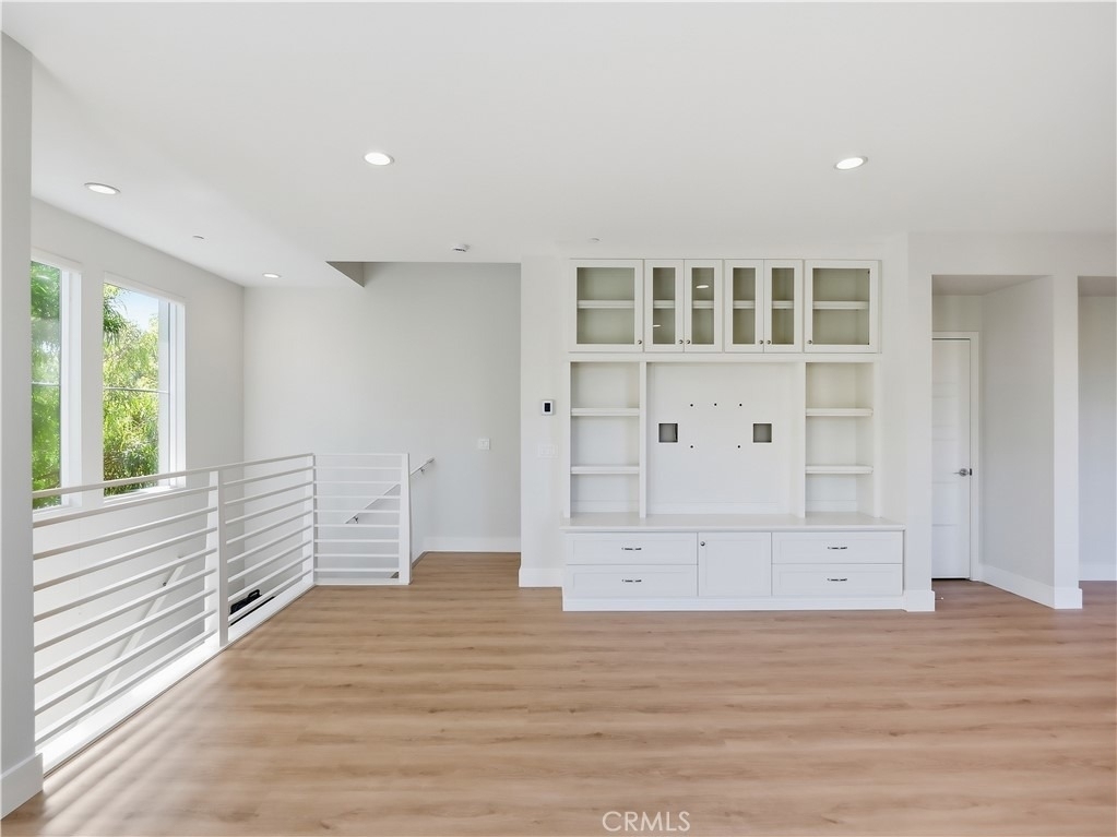 1 Vantis Drive - Photo 4