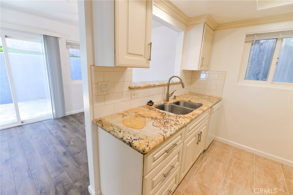 257 Avenida Victoria - Photo 8