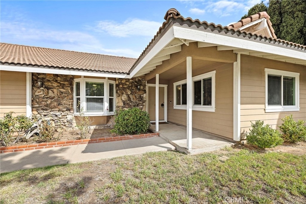 1523 E Baldwin - Photo 1