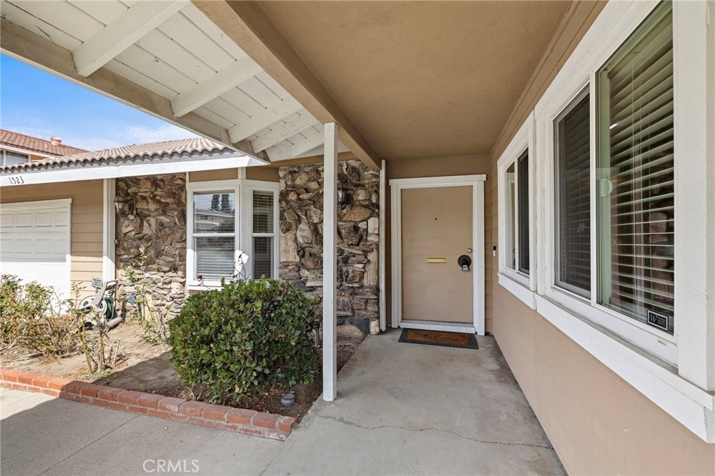 1523 E Baldwin - Photo 2