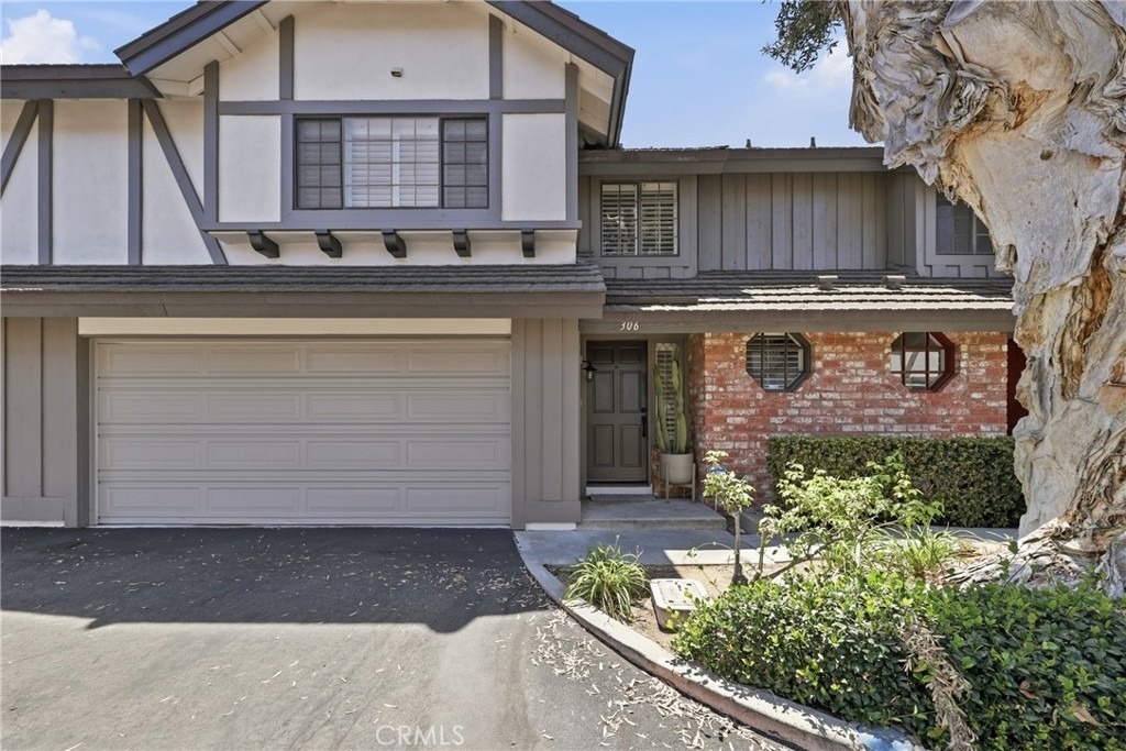 306 Campbell Lane - Photo 1