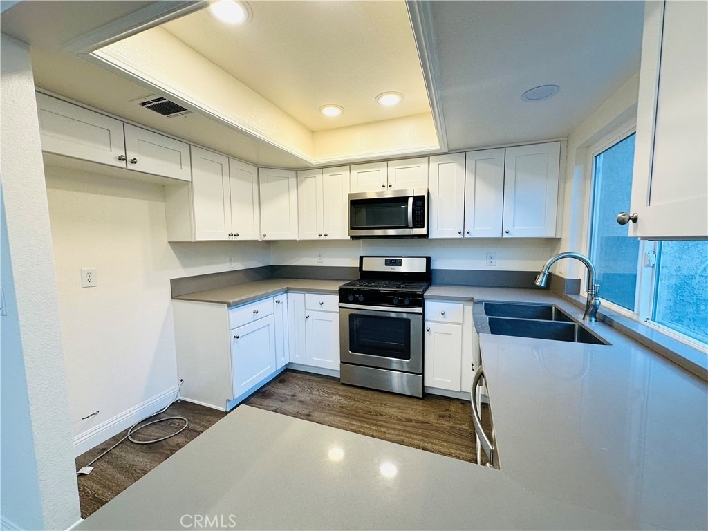 2061 W Redlands Boulevard - Photo 8