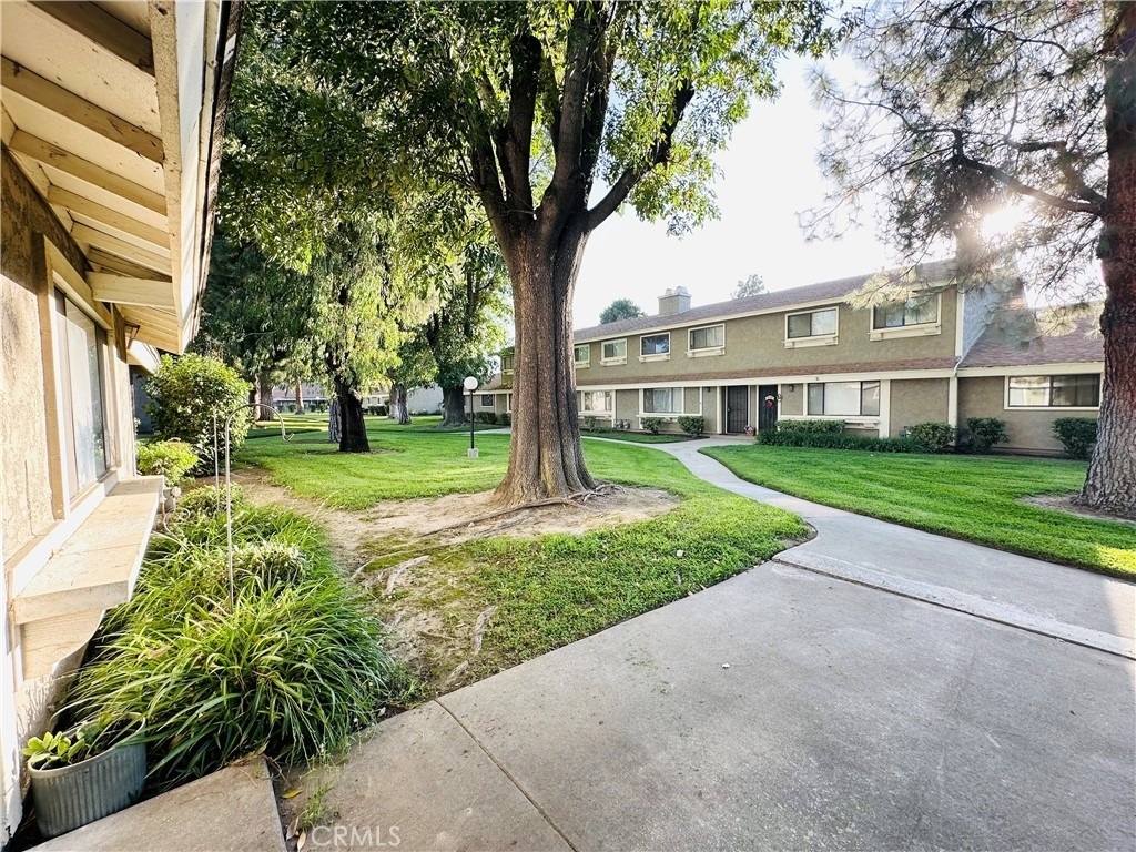 2061 W Redlands Boulevard - Photo 28