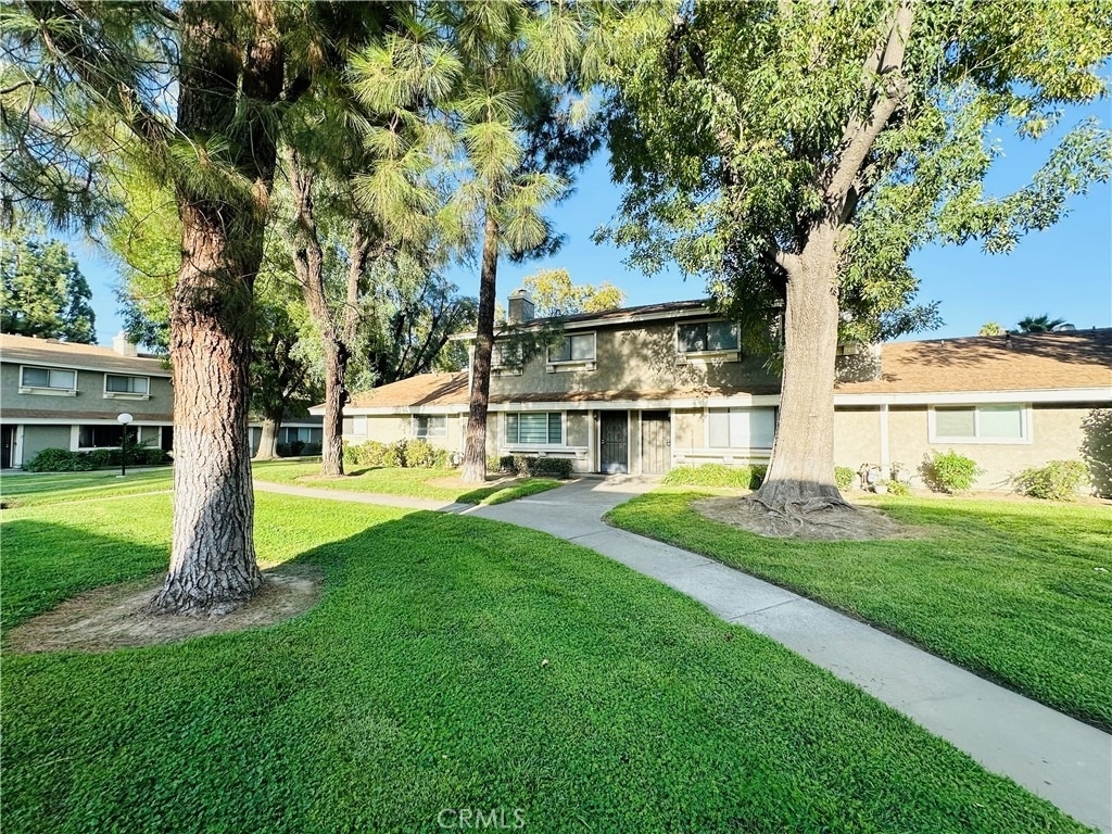 2061 W Redlands Boulevard - Photo 26