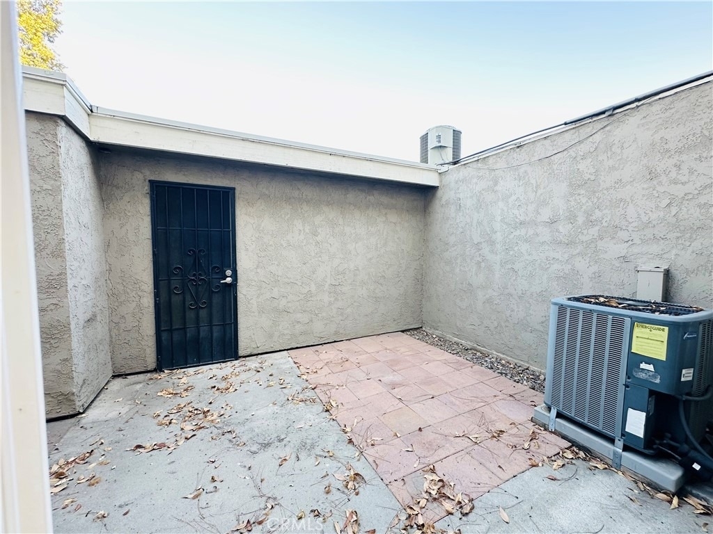 2061 W Redlands Boulevard - Photo 24