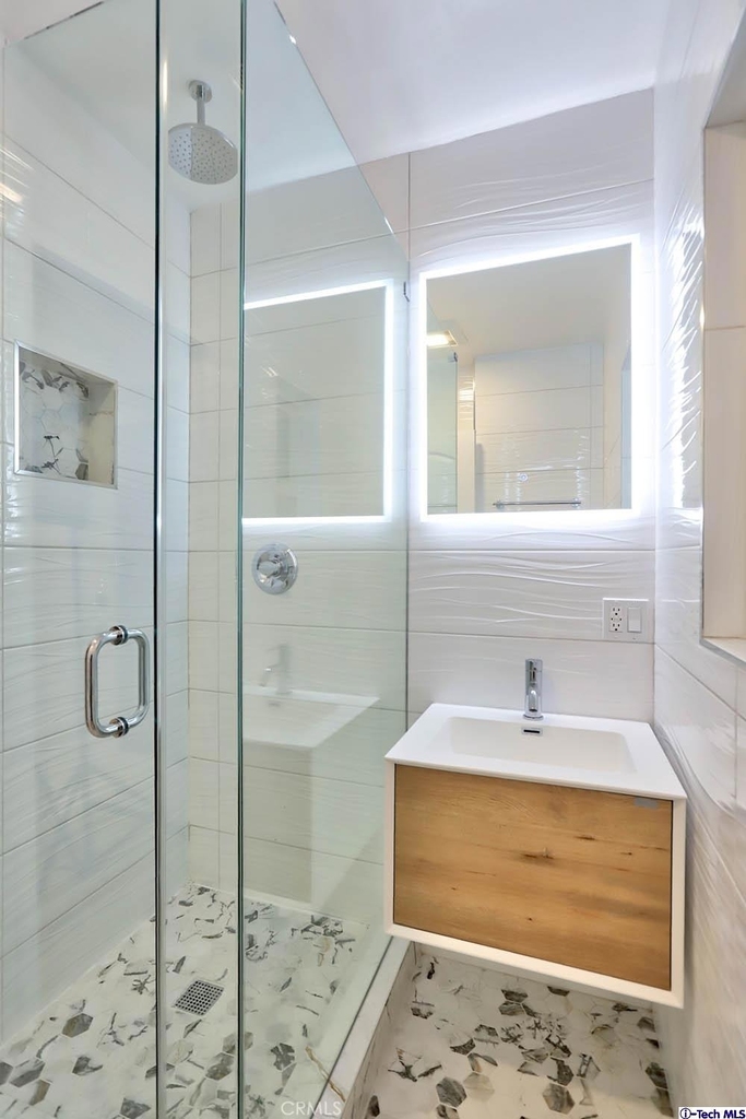 1210 Graynold Avenue - Photo 32