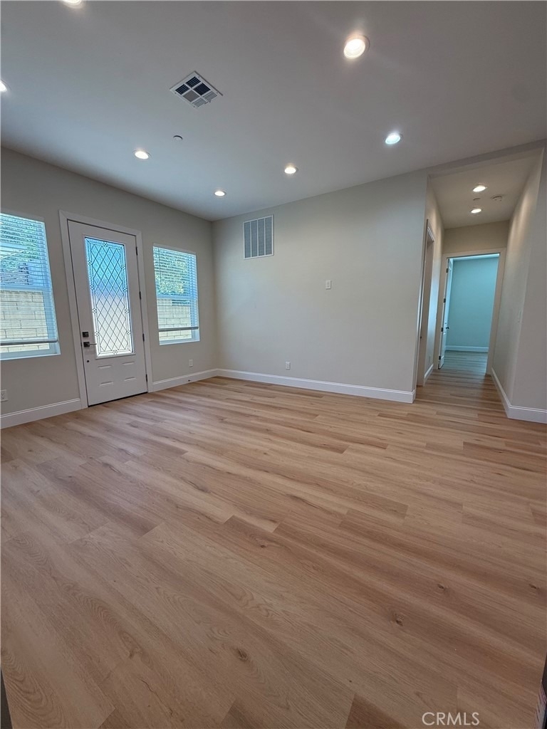 1140 W Donington Street - Photo 1