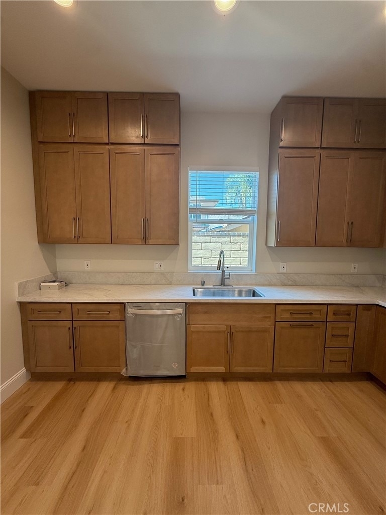 1140 W Donington Street - Photo 2