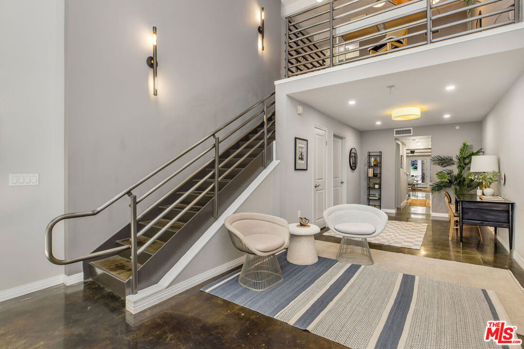 125 N Raymond Avenue - Photo 0