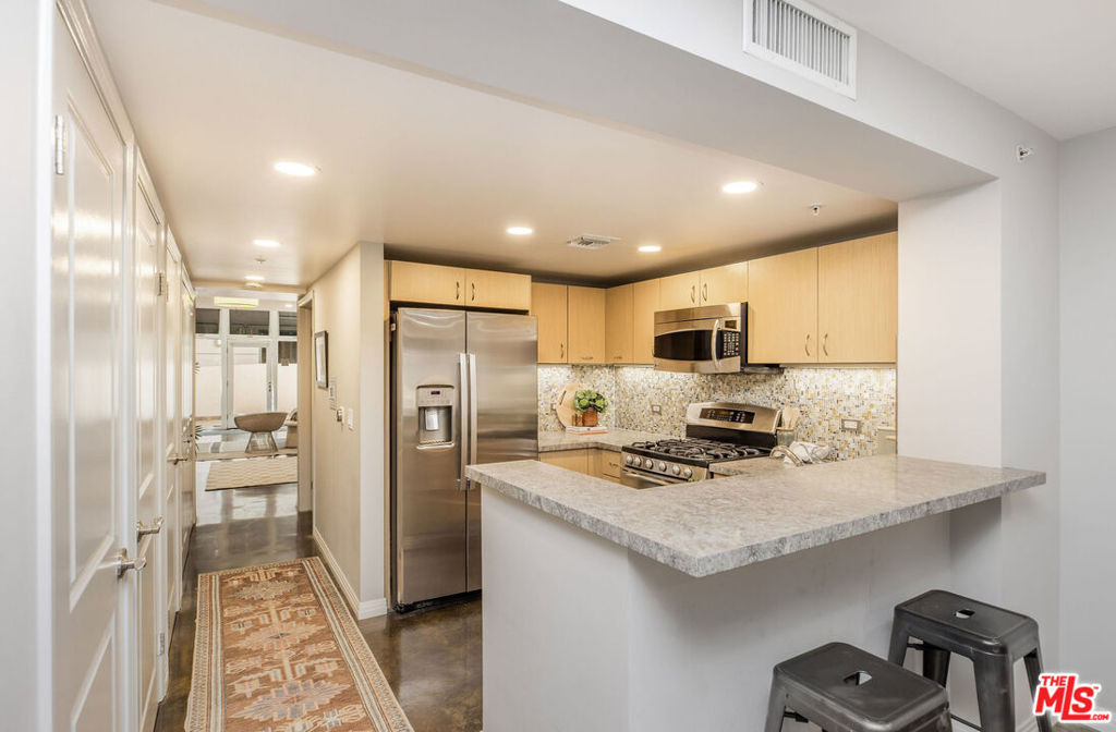 125 N Raymond Avenue - Photo 8
