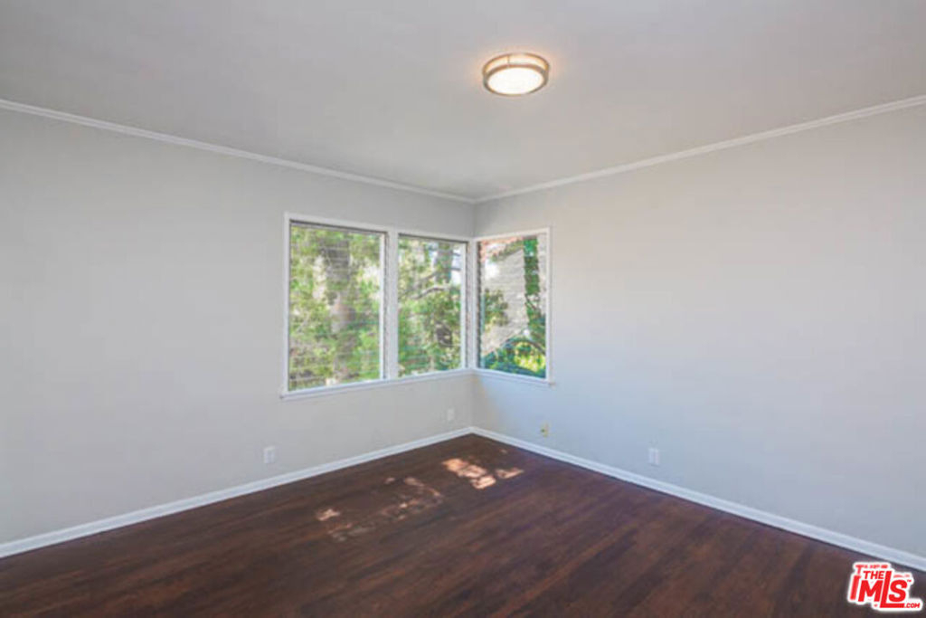 2117 Alcyona Drive - Photo 4