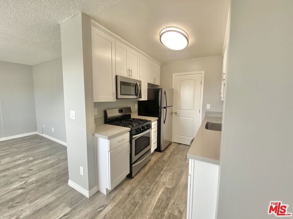 1812 N Alvarado Street - Photo 2
