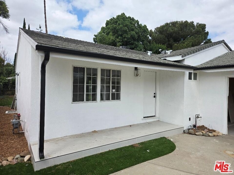 8519 Yolanda Avenue - Photo 1
