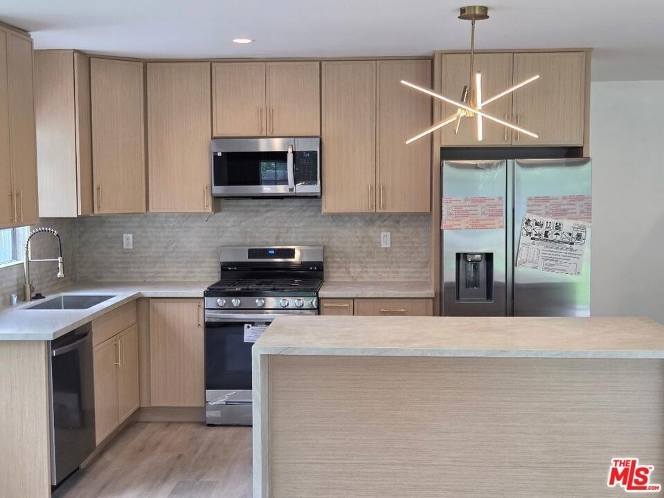 8519 Yolanda Avenue - Photo 10