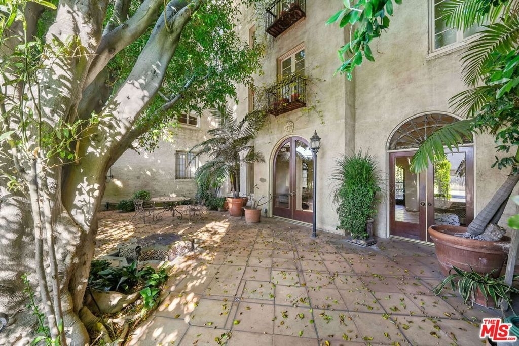 109 N Sycamore Avenue - Photo 3