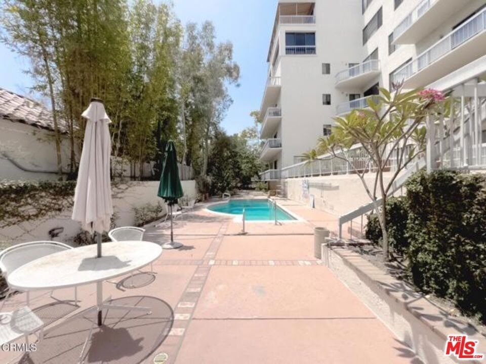 4460 Wilshire Boulevard - Photo 2