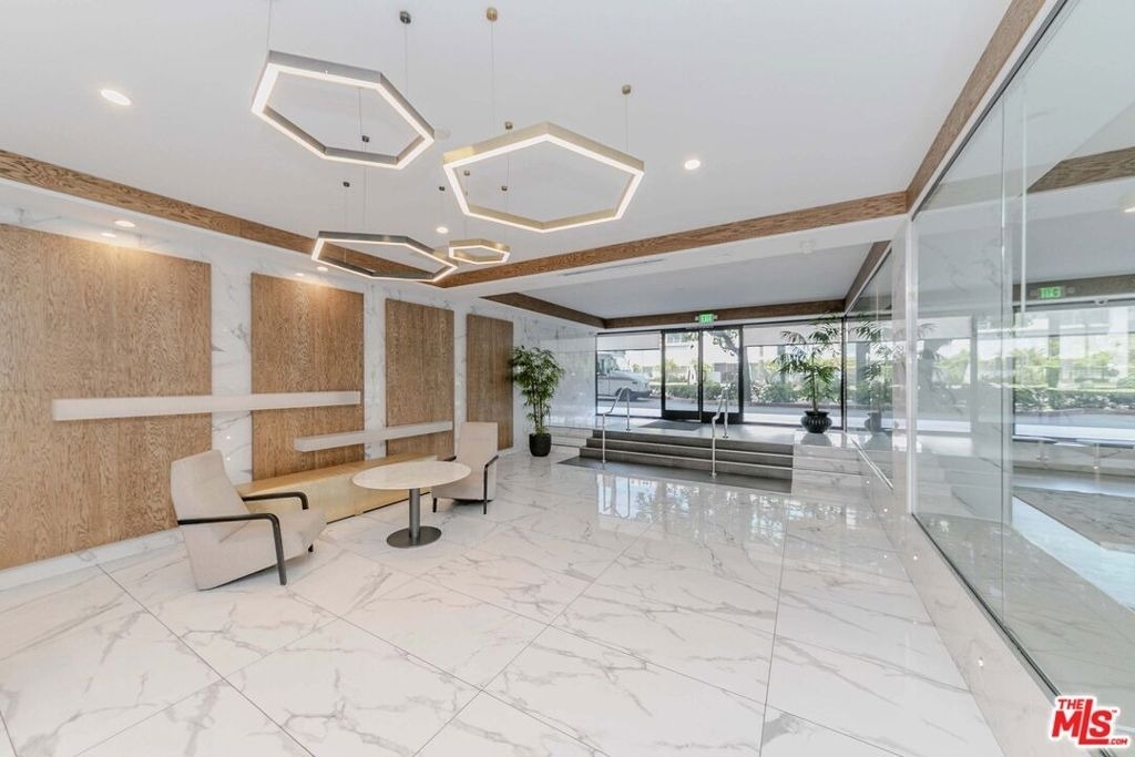 4460 Wilshire Boulevard - Photo 3