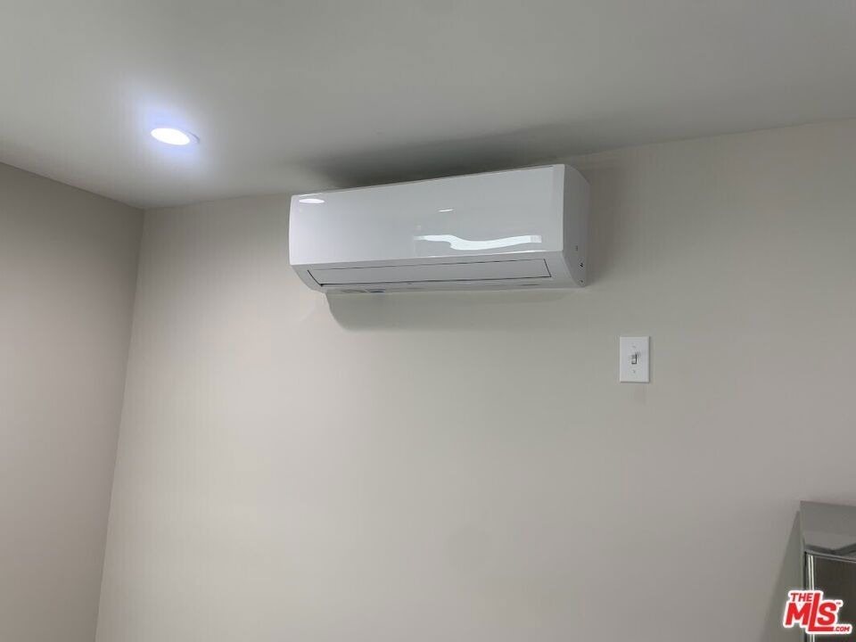 2811 W 46th Street - Photo 3