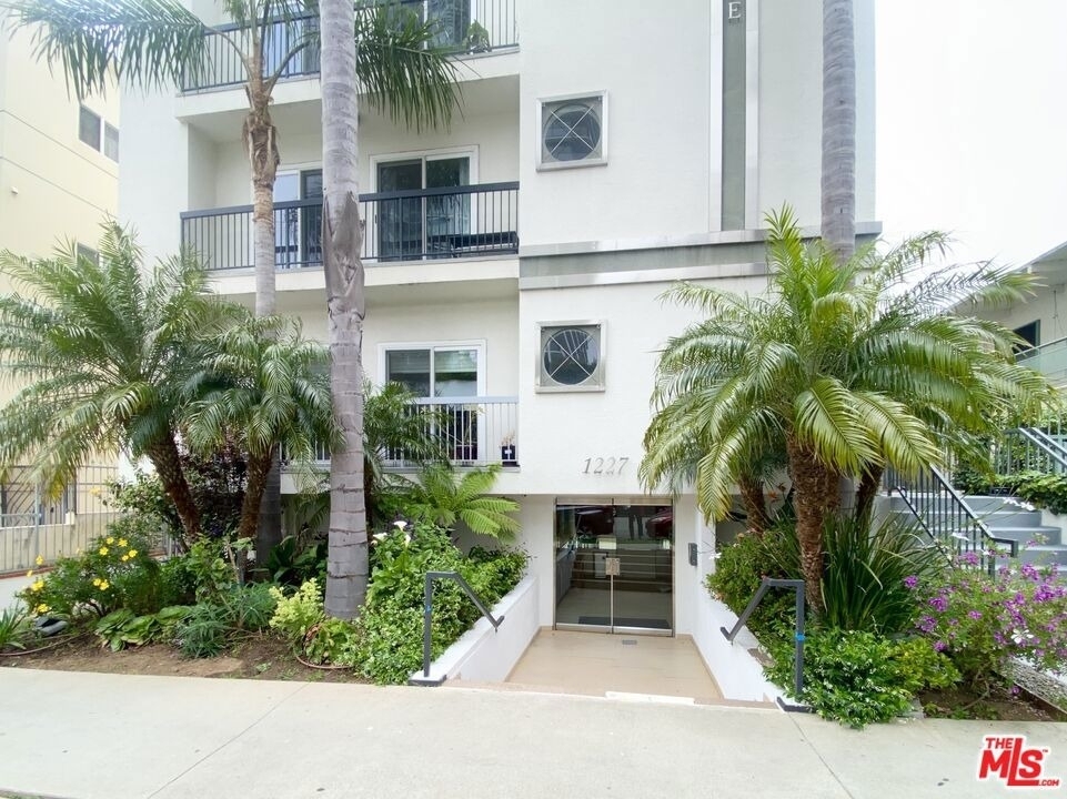 1227 Granville Avenue - Photo 1