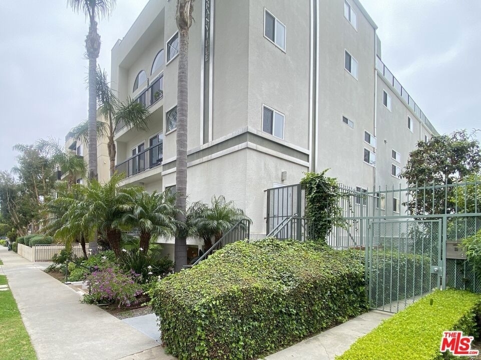 1227 Granville Avenue - Photo 0