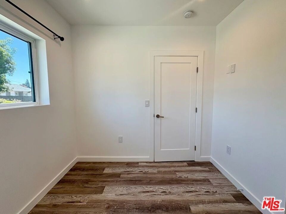 8045 Darby Avenue - Photo 8