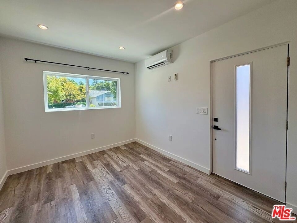 8045 Darby Avenue - Photo 4