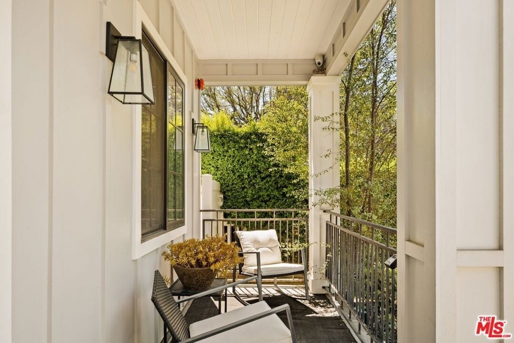 4538 Camellia Avenue - Photo 2