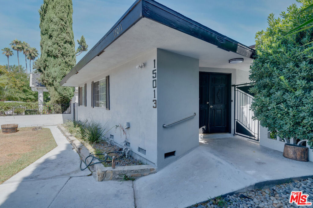 15013 Hartsook Street - Photo 2