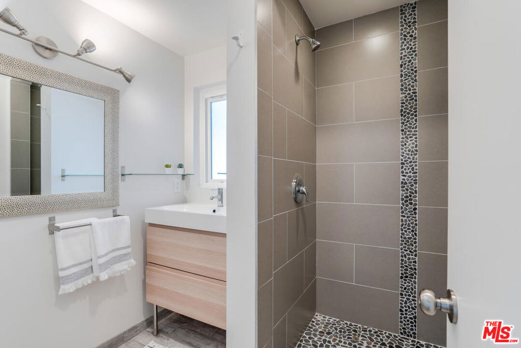 5343 Tendilla Avenue - Photo 14