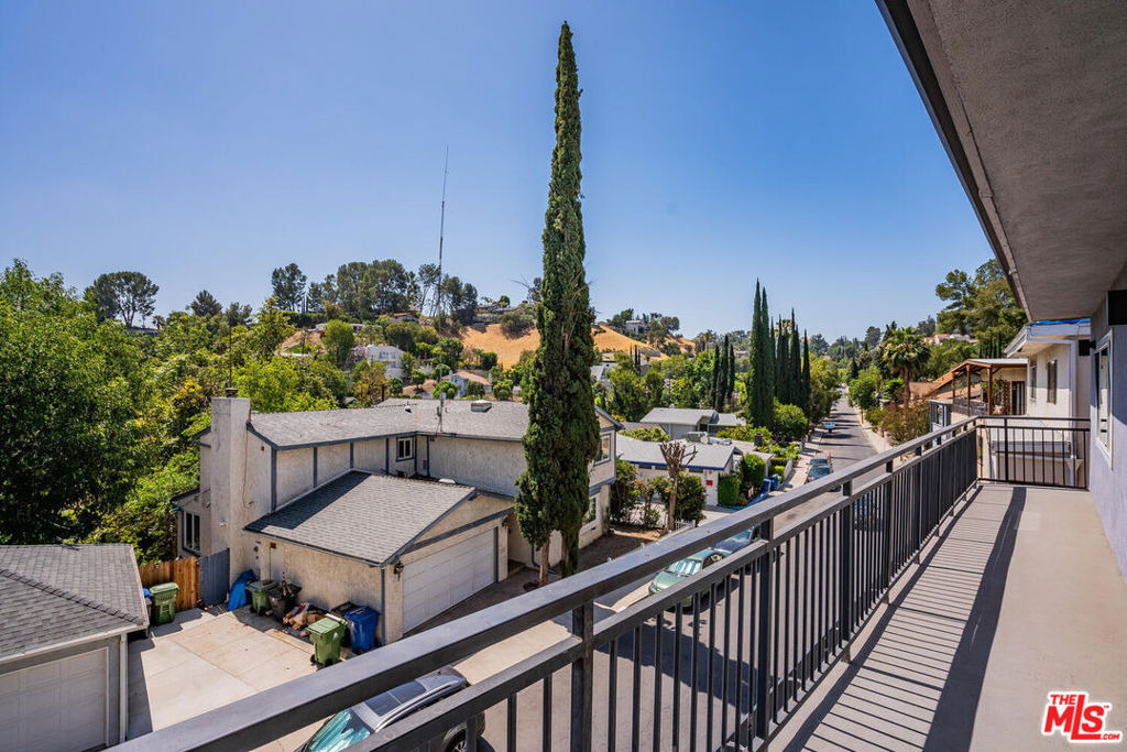 5343 Tendilla Avenue - Photo 16